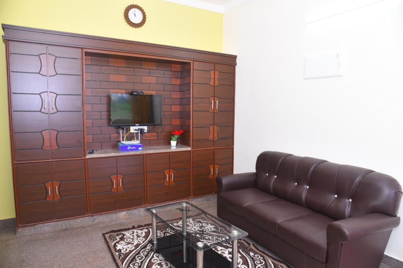 Four Seasons Home Stay Tirupati Extérieur photo