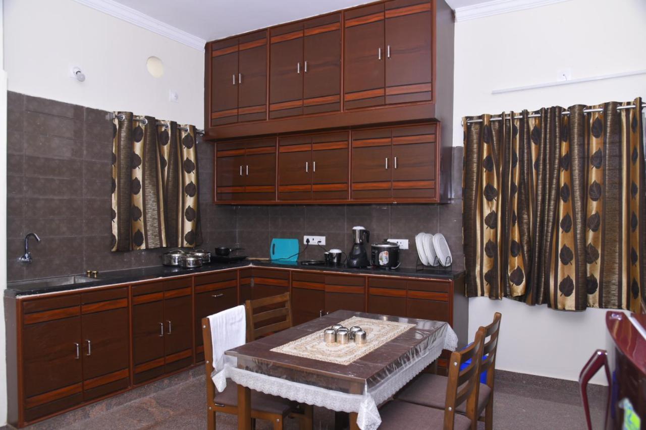 Four Seasons Home Stay Tirupati Extérieur photo