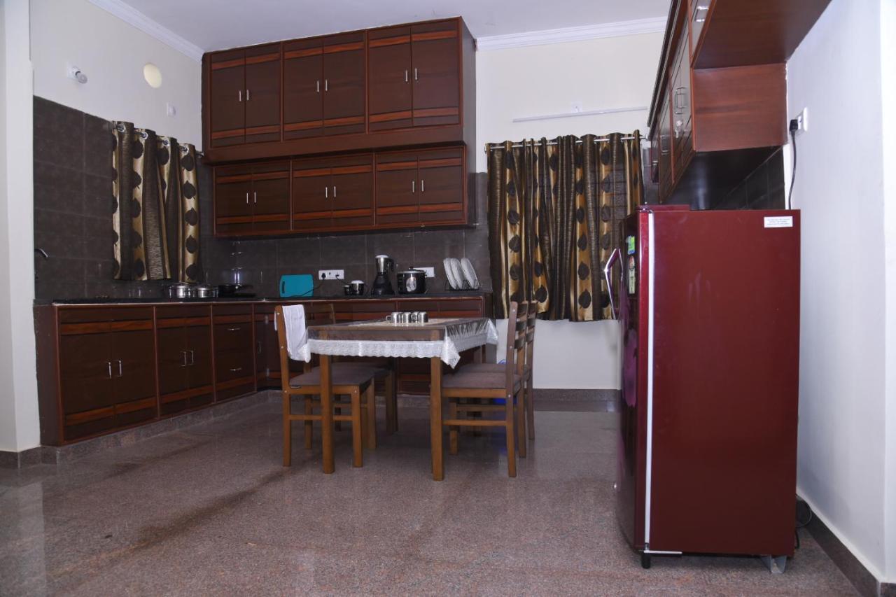Four Seasons Home Stay Tirupati Extérieur photo