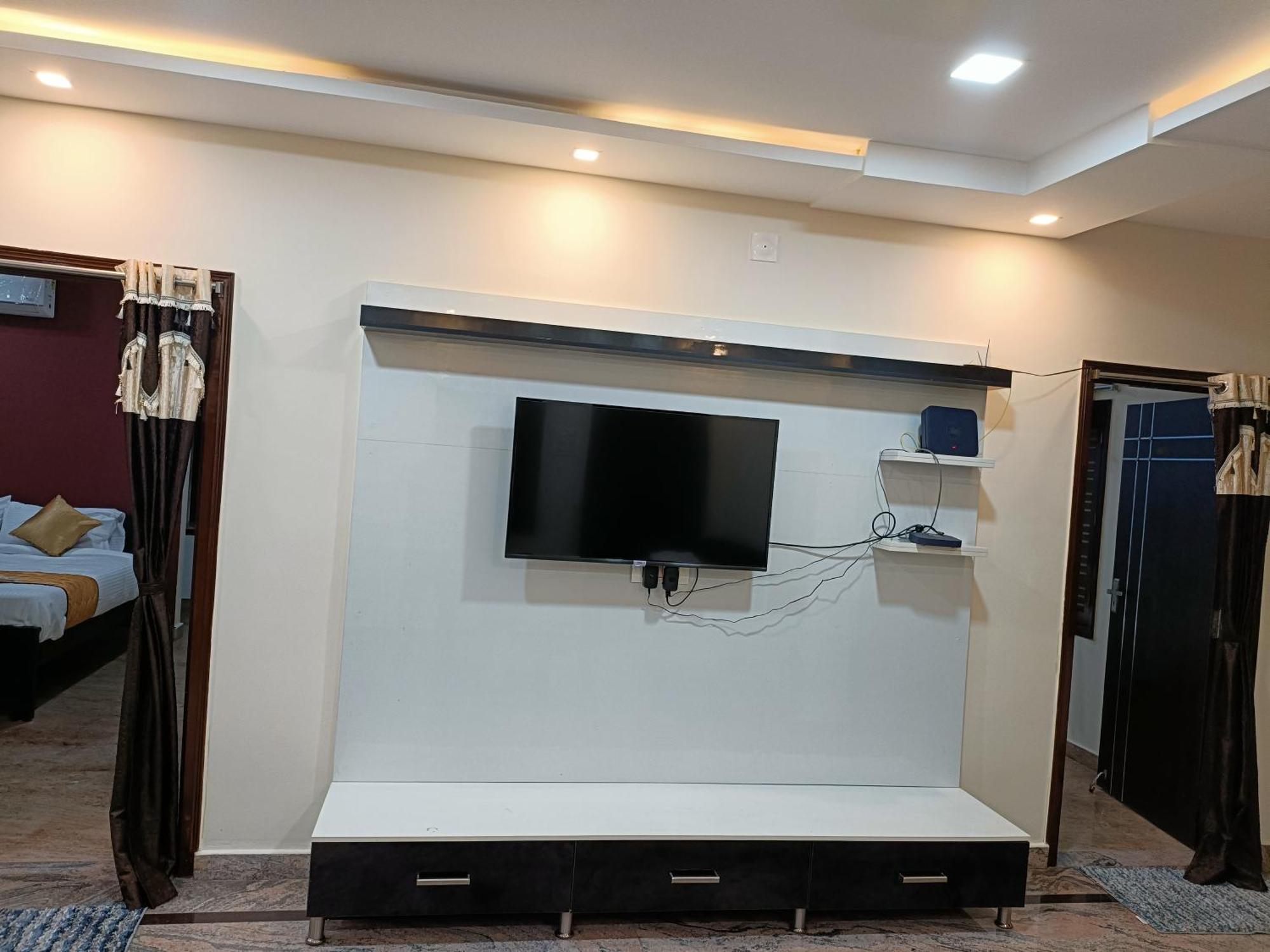 Four Seasons Home Stay Tirupati Extérieur photo